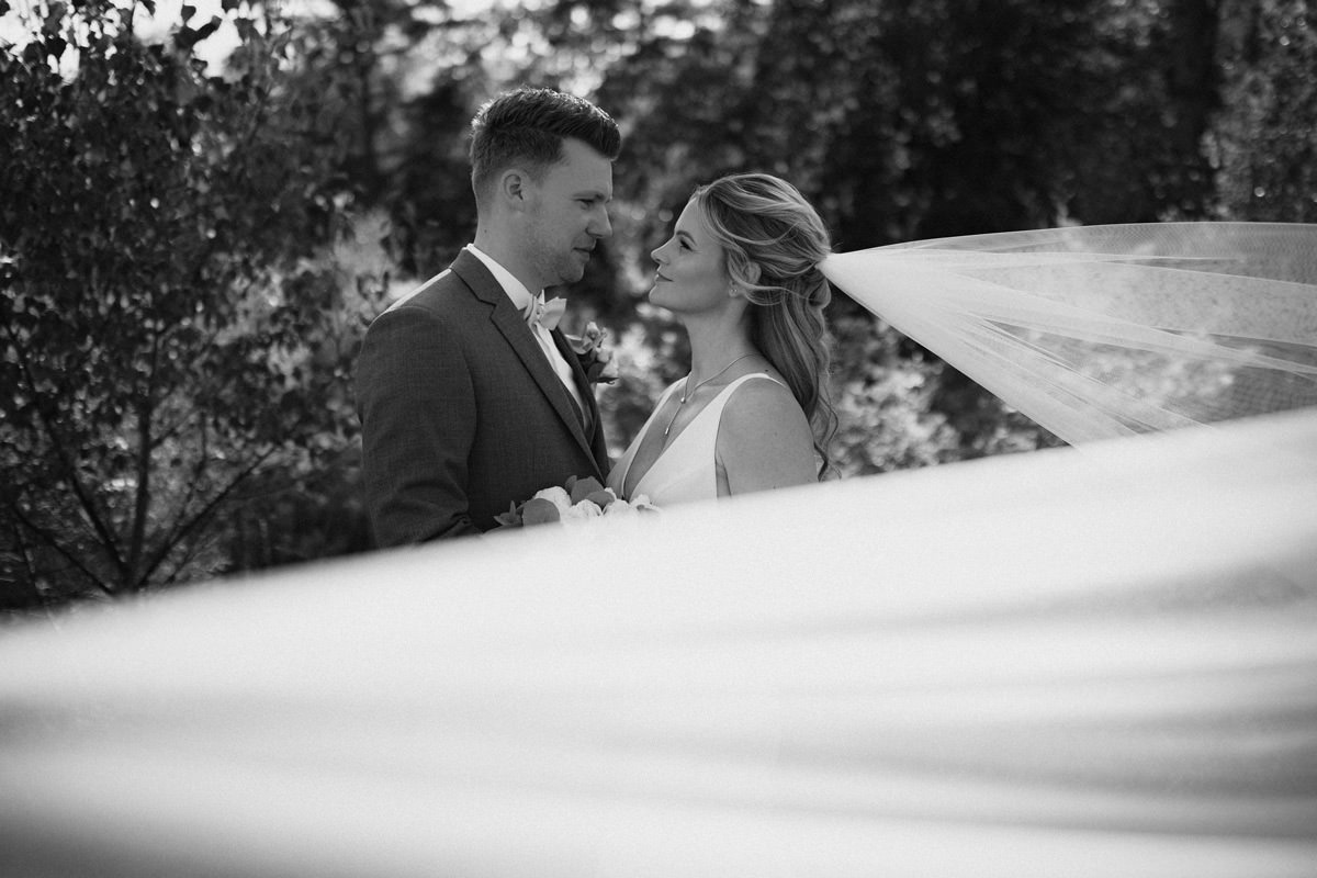 lichtbildlars-hochzeitsfotograf-freie-trauung-brautpaar-portrait-