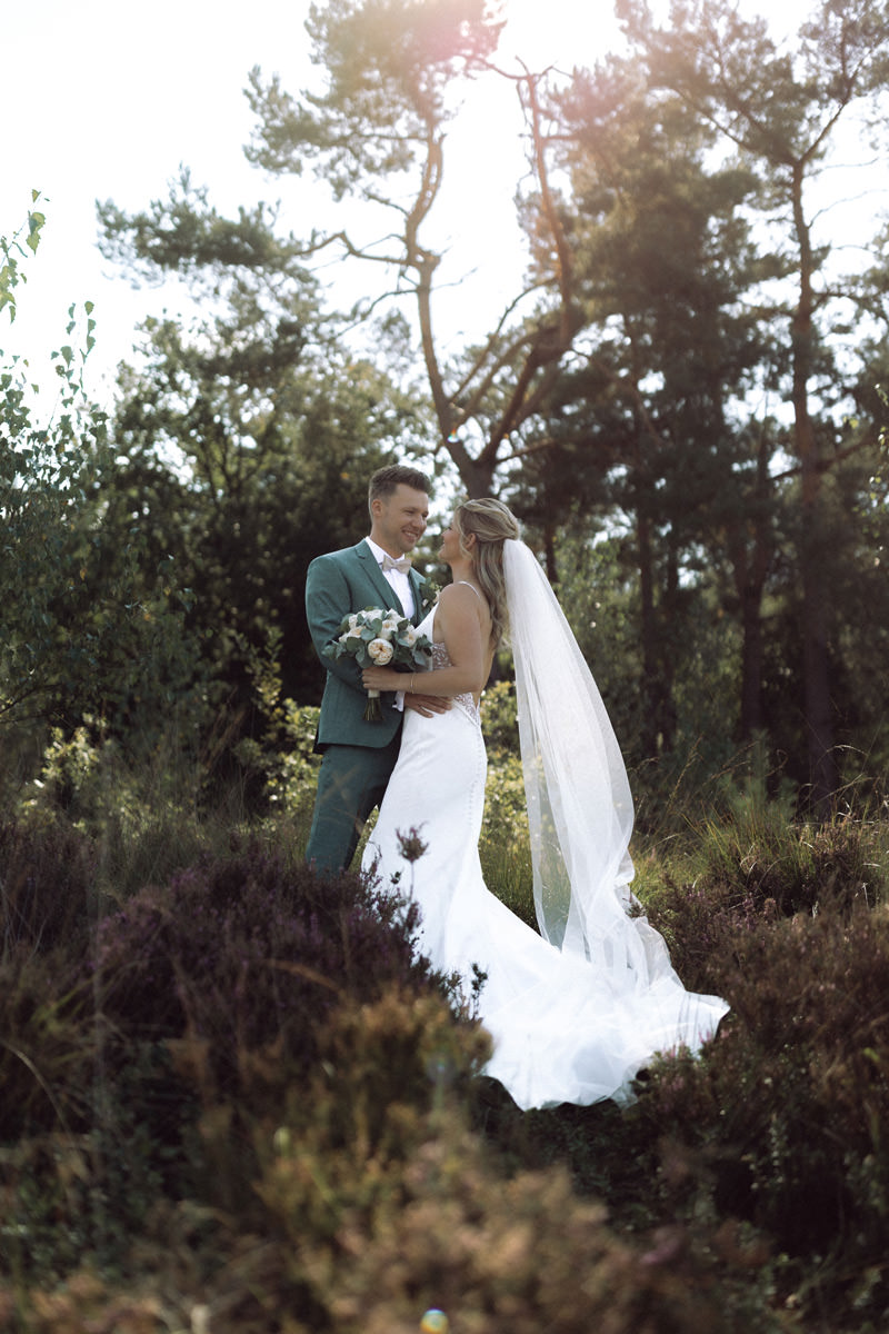 lichtbildlars-hochzeitsfotograf-freie-trauung-brautpaar-natur-wald-