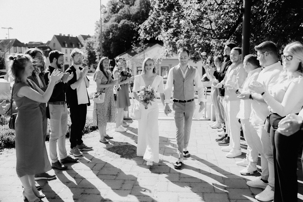 lichtbildlars-hochzeitsfotograf-hochzeit-auszug-spalier