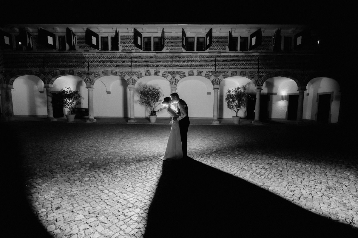 lichtbildlars-hochzeitsfotograf-hochzeit-location-nachtaufnahme-schwarzweiss