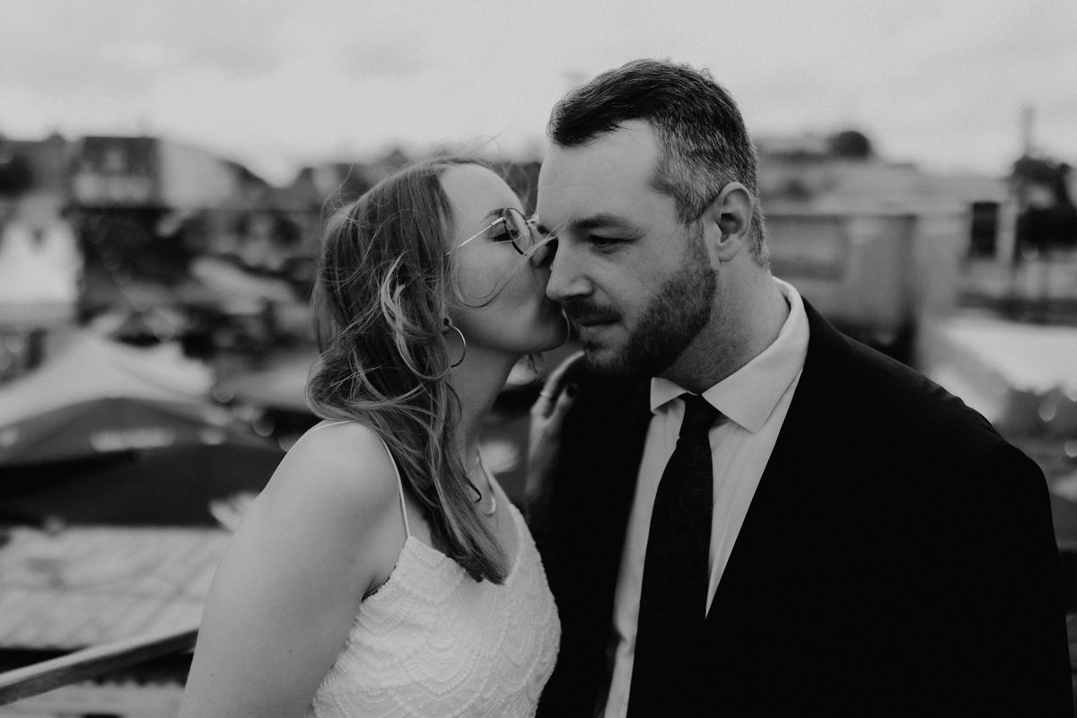 lichtbildlars-hochzeitsfotograf-hochzeit-2025-08-02-reportage-Kissing-Portrait
